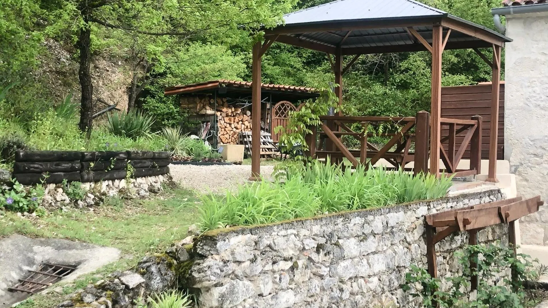 D'Est En Ouest Villa Montcuq Frankrike